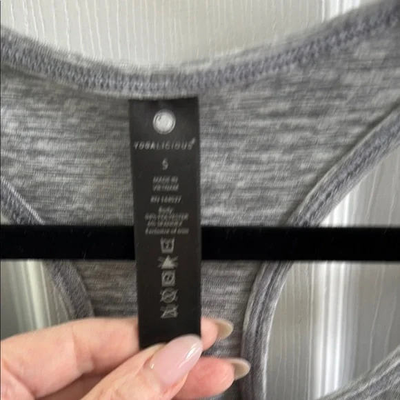 ❤️Yogalicious Gray Tank Top with Racerback Design - Picture 2 of 4